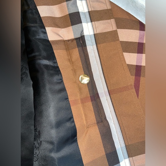 Burberry Medium Jacket - Picture 10 of 15